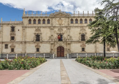 1920px-Universidad-Alcala-180819